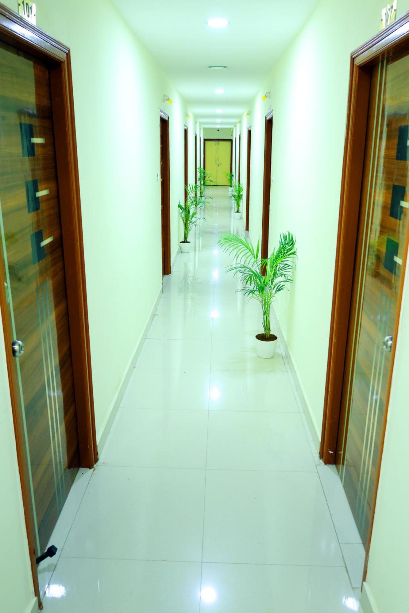 Sri Nilayam Inn Tirupati Esterno foto